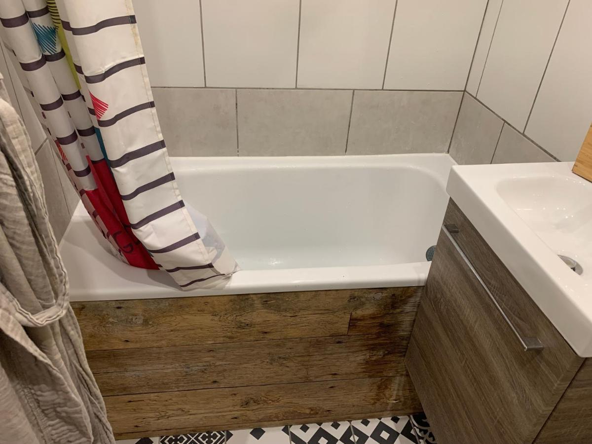 Chambre Avec Salle De Bain Et Cuisine Privee Centre Ville Historique Avec Climatisation Et Patio Μπορντό Εξωτερικό φωτογραφία